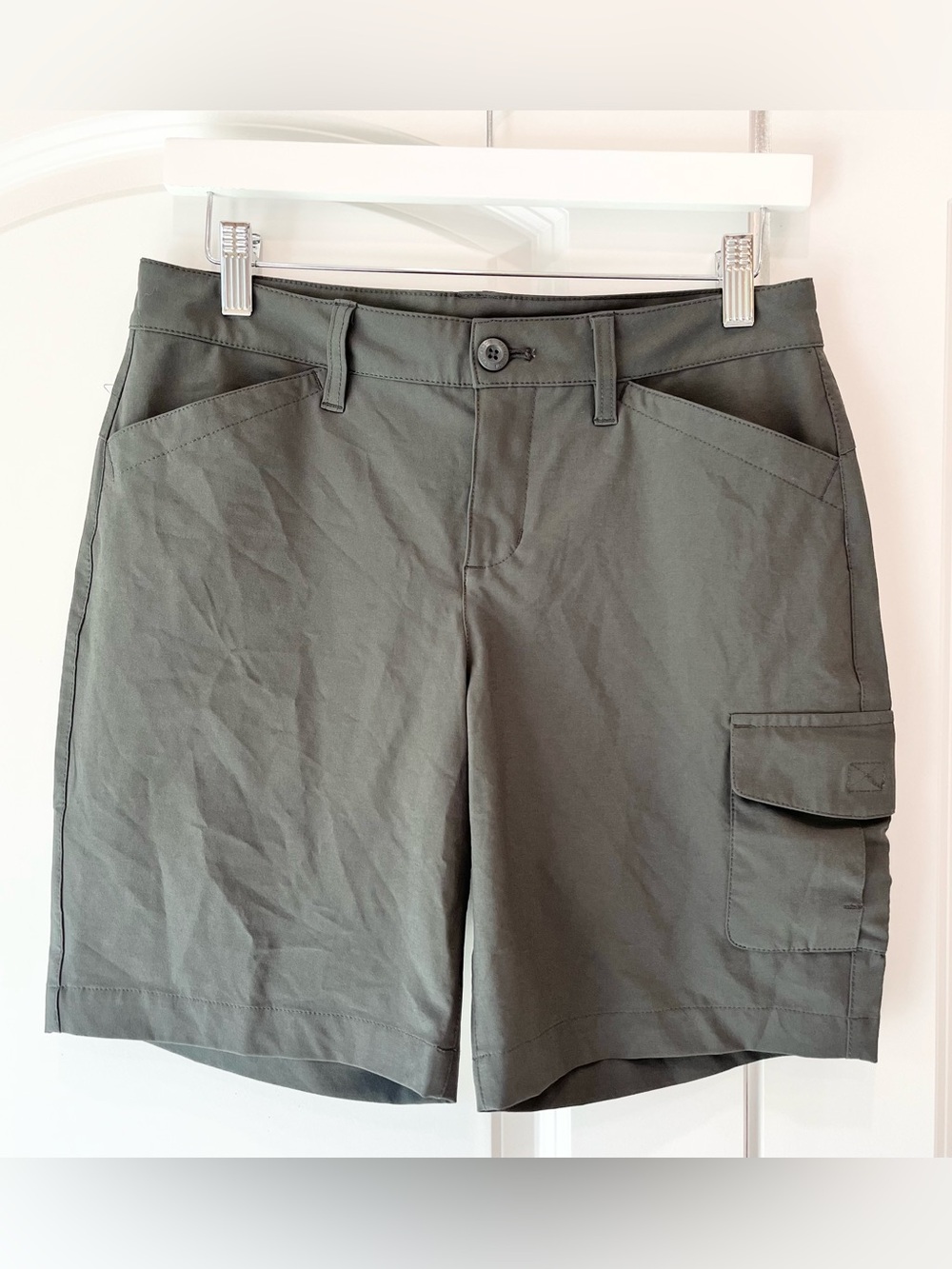 Eddie Bauer Grey Women's Shorts 8” Inseam Side Pocket Size 4